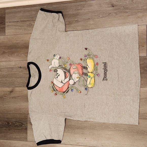 Walt Disney Mickey T shirt - Picture 1 of 3